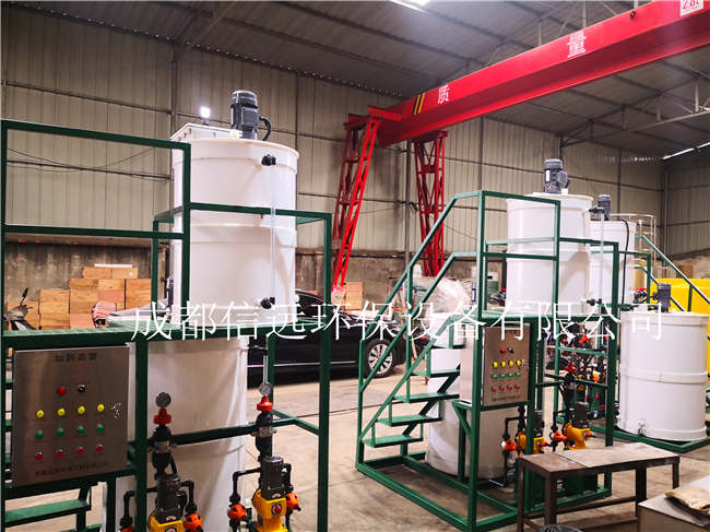 PP桶上下结构一体式加药装置